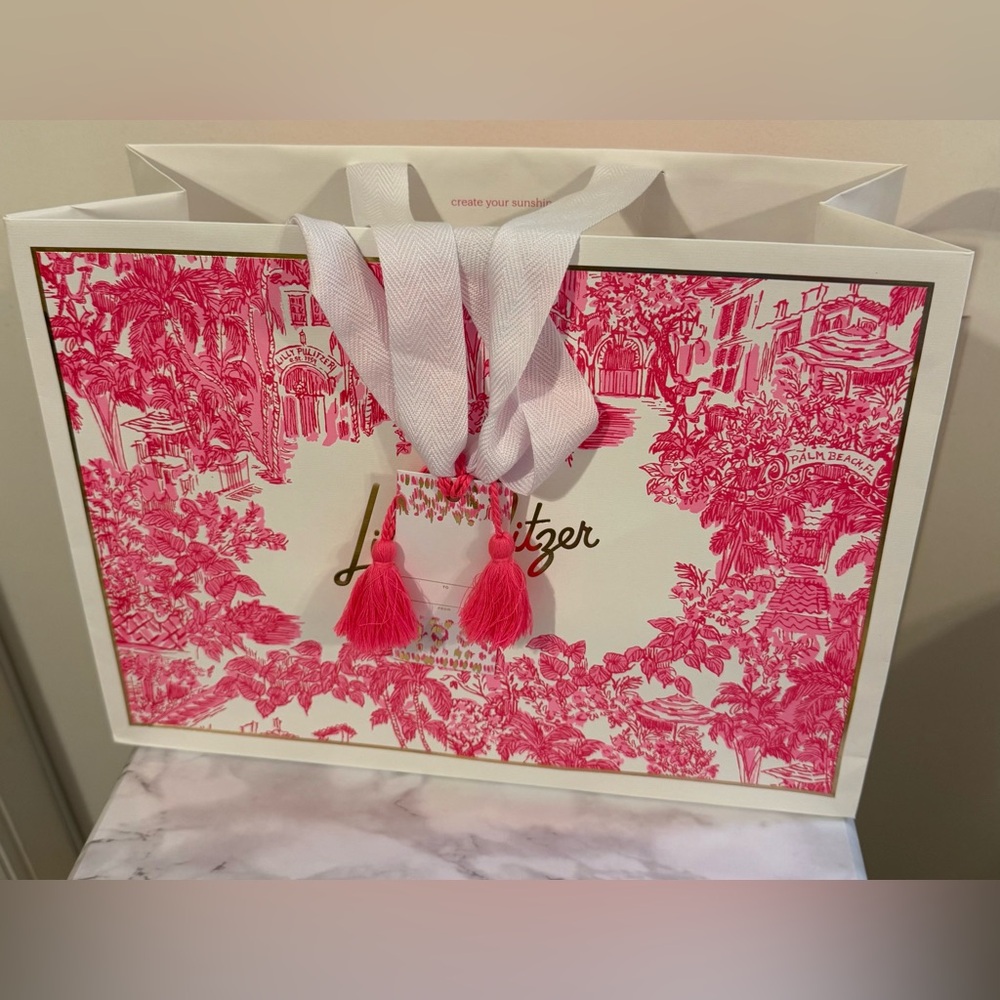 Lilly Pulitzer Pink and White Tote Bag with unused, new gift tag.
